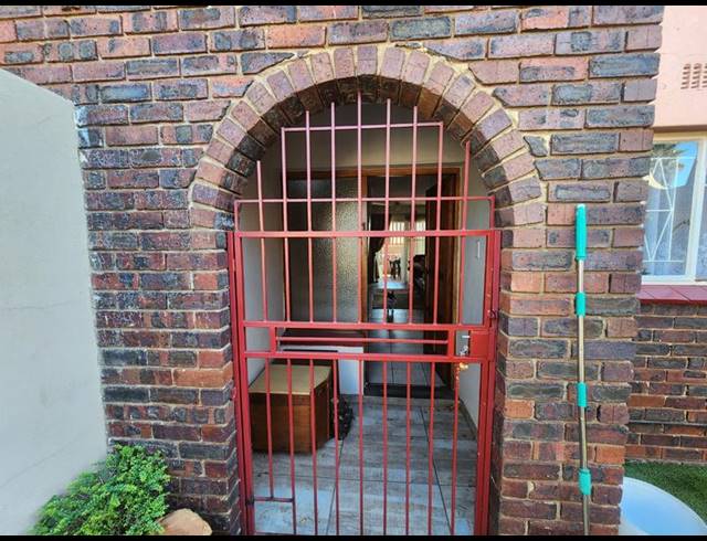 2 BEDROOM APARTMENT FOR SALE IN EAST GEDULD
